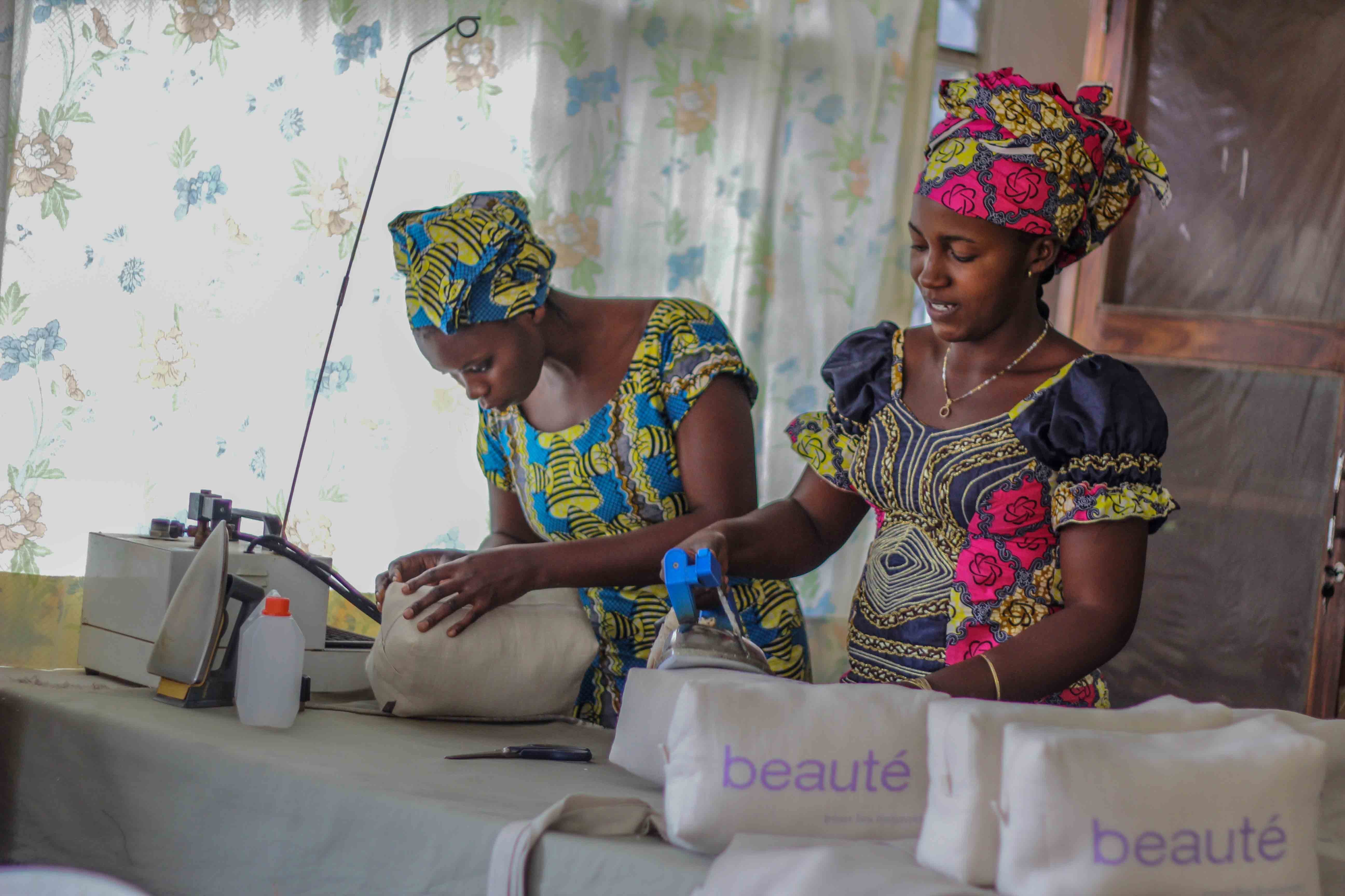 Give Work Beauté Travel Bag - Pink