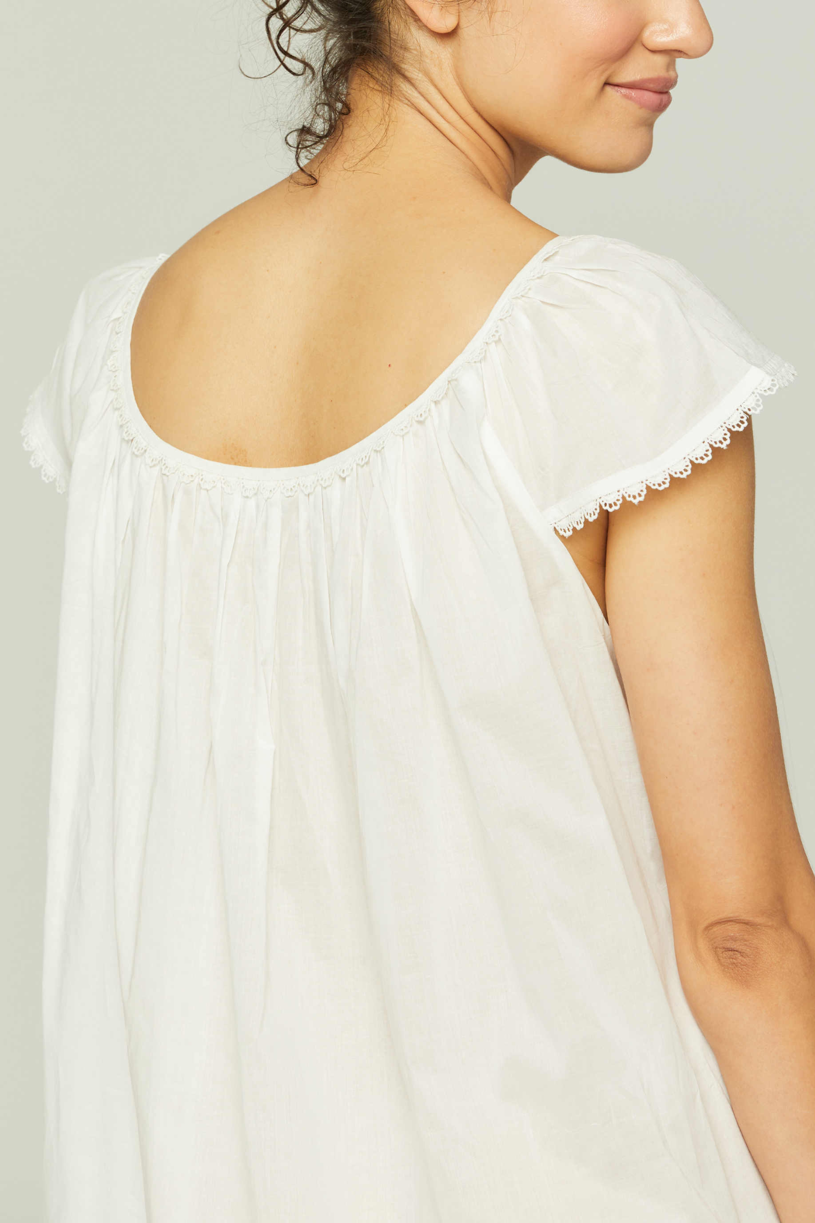 Long Cotton Nightgown With Flower Trim White Pour Les Femmes