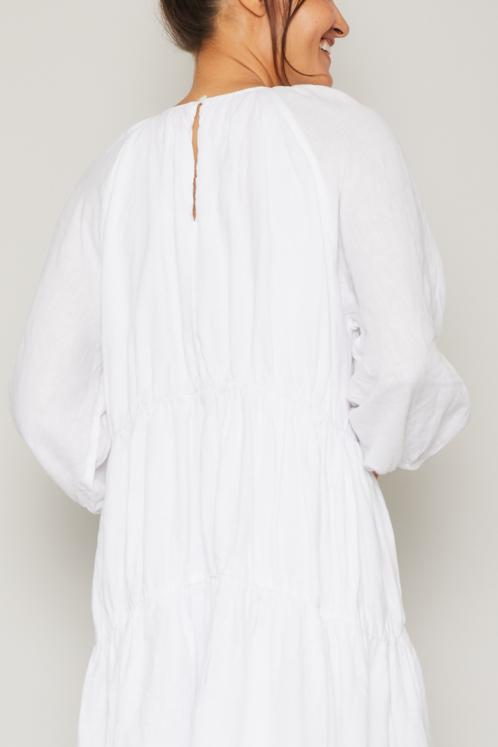 Karina Long Sleeve Linen Ruffle Dress Pour Les Femmes